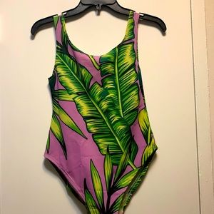 Unworn tropical pattern one piece bathing suit
